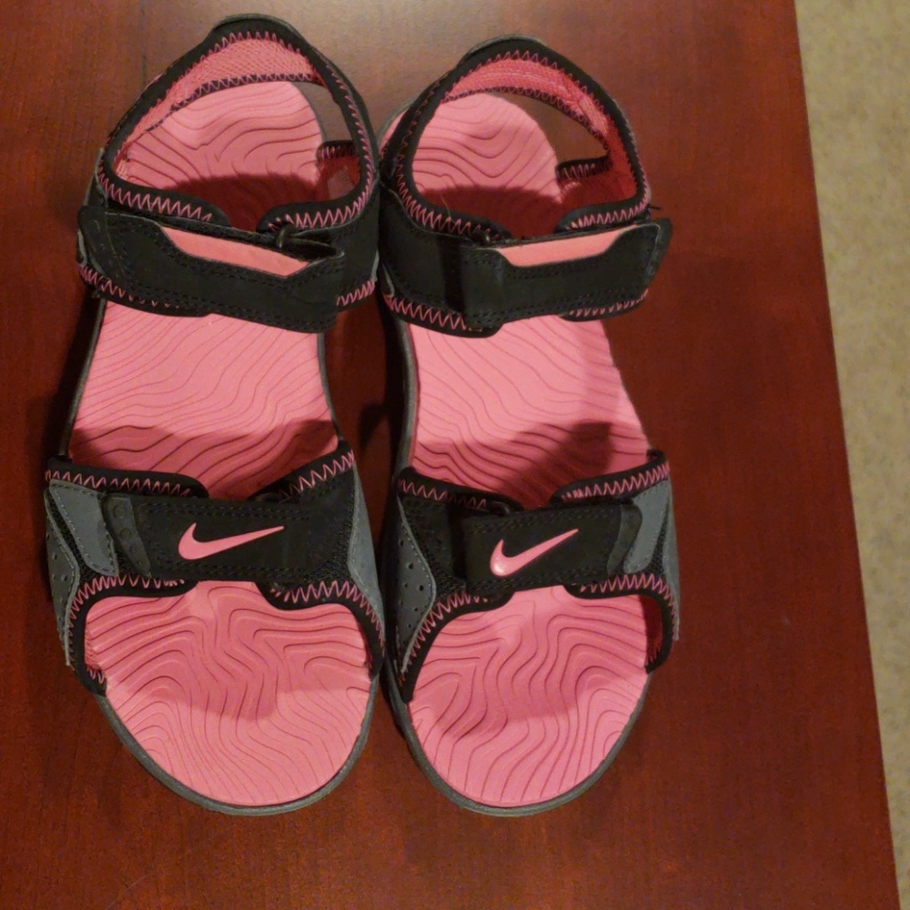NIKE Youth Sandals